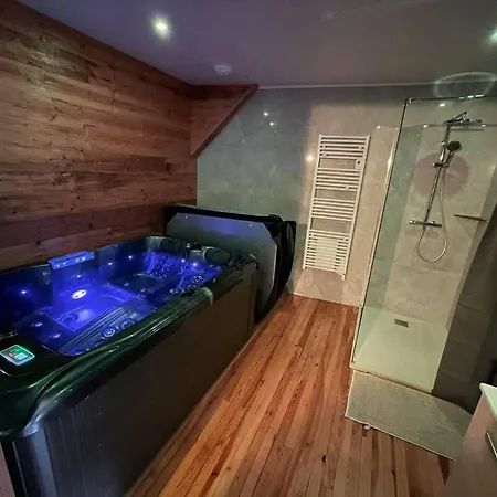 Logement Avec Jacuzzi Murat Murat  Exterior photo